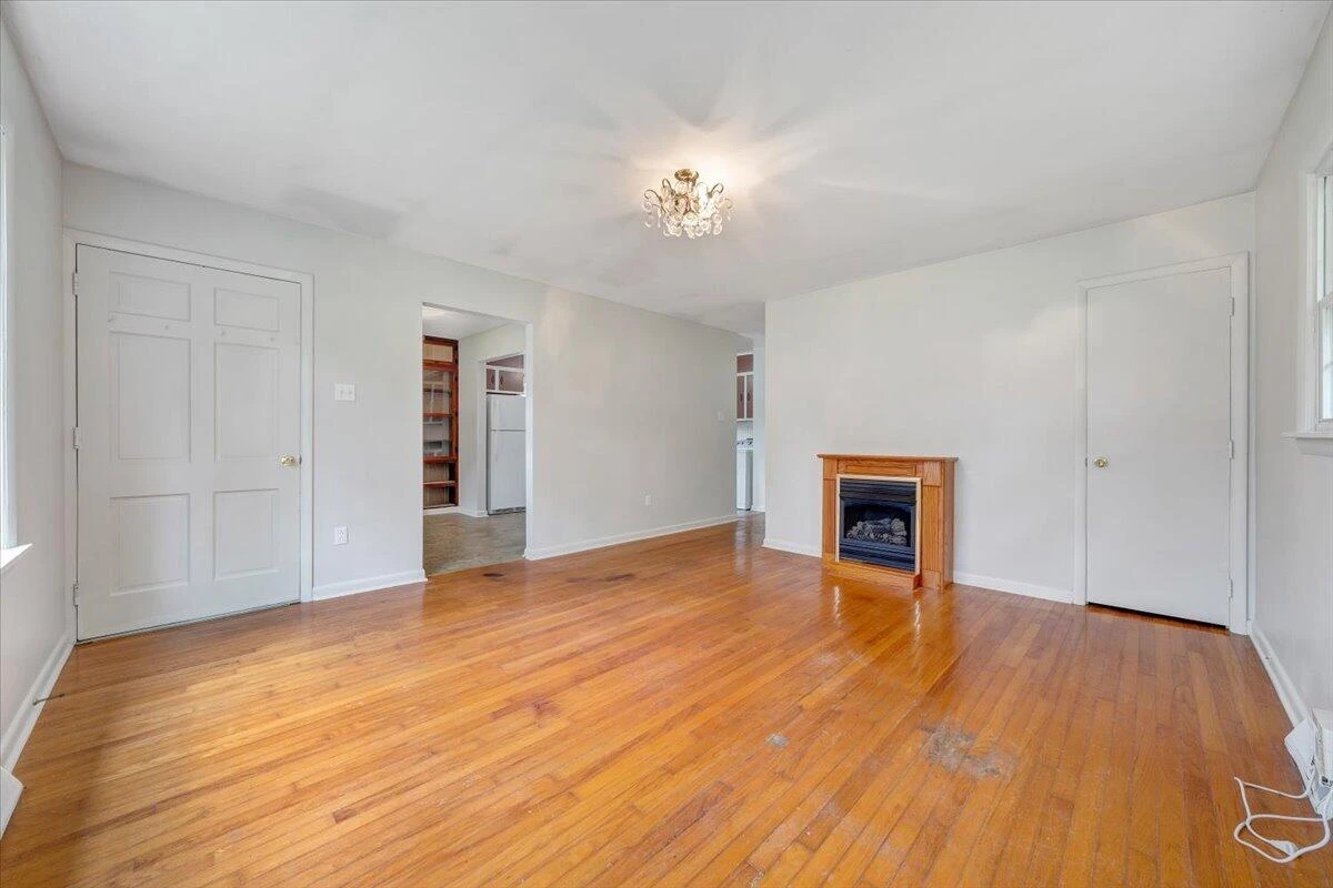2029 S Hampshire AVE - Photo 2