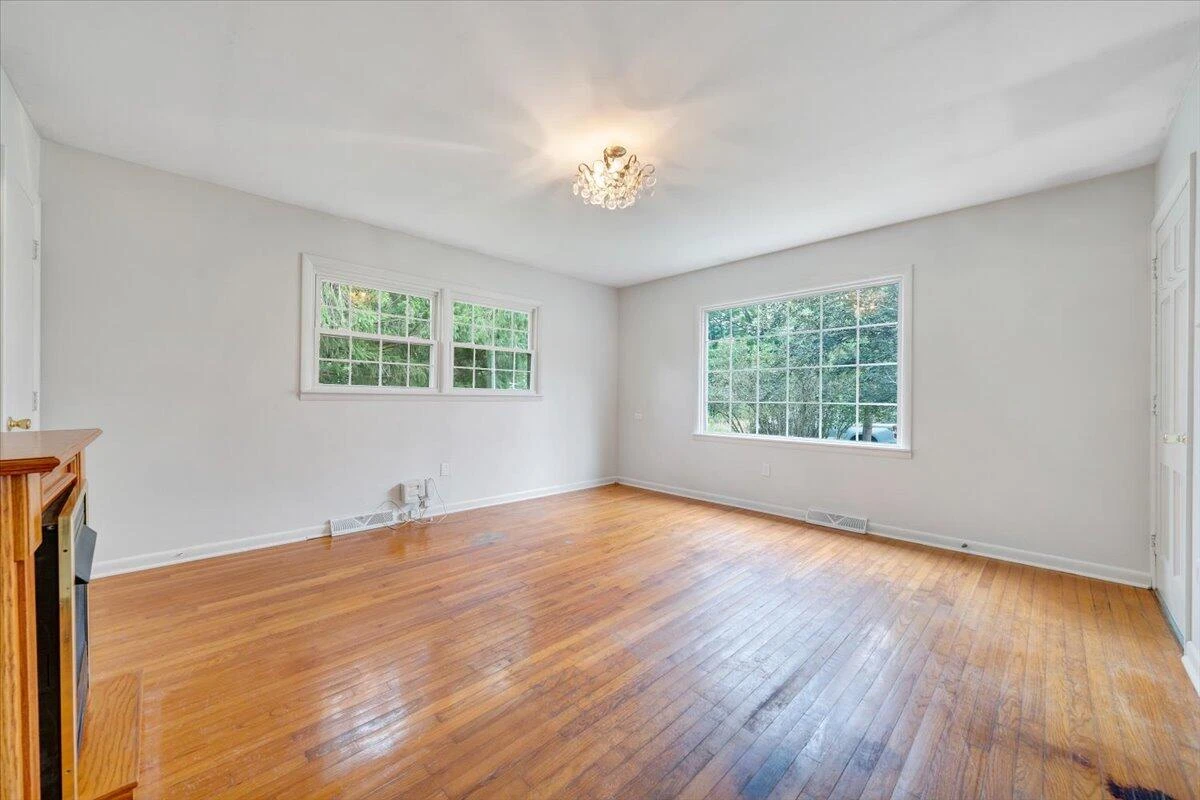2029 S Hampshire AVE - Photo 3