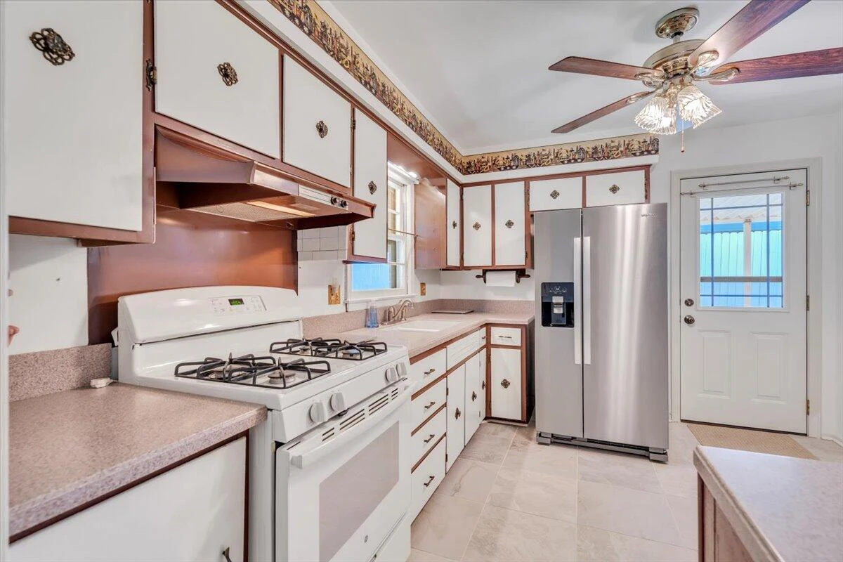 318 Clubhouse DR - Photo 13