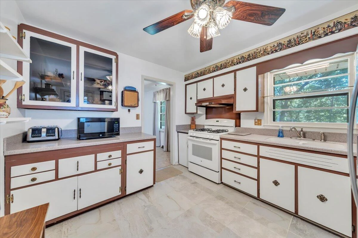 318 Clubhouse DR - Photo 3