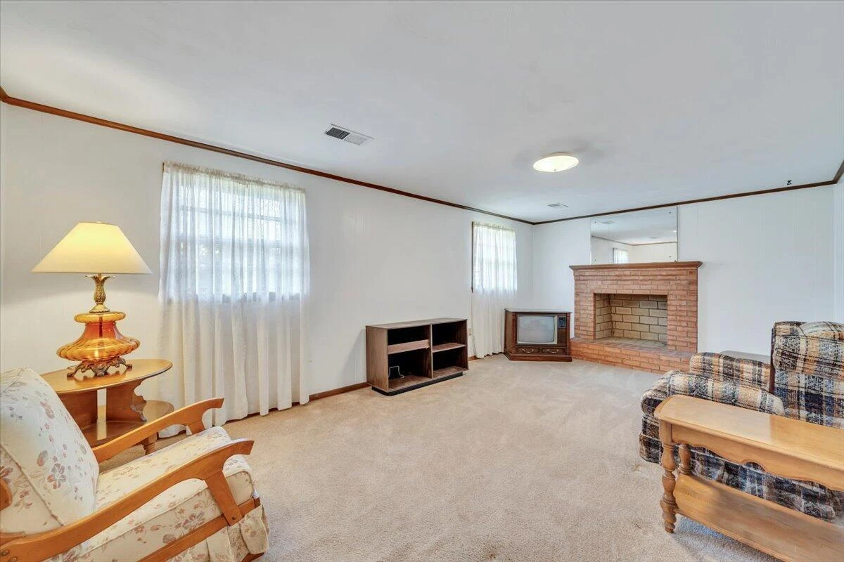 318 Clubhouse DR - Photo 32
