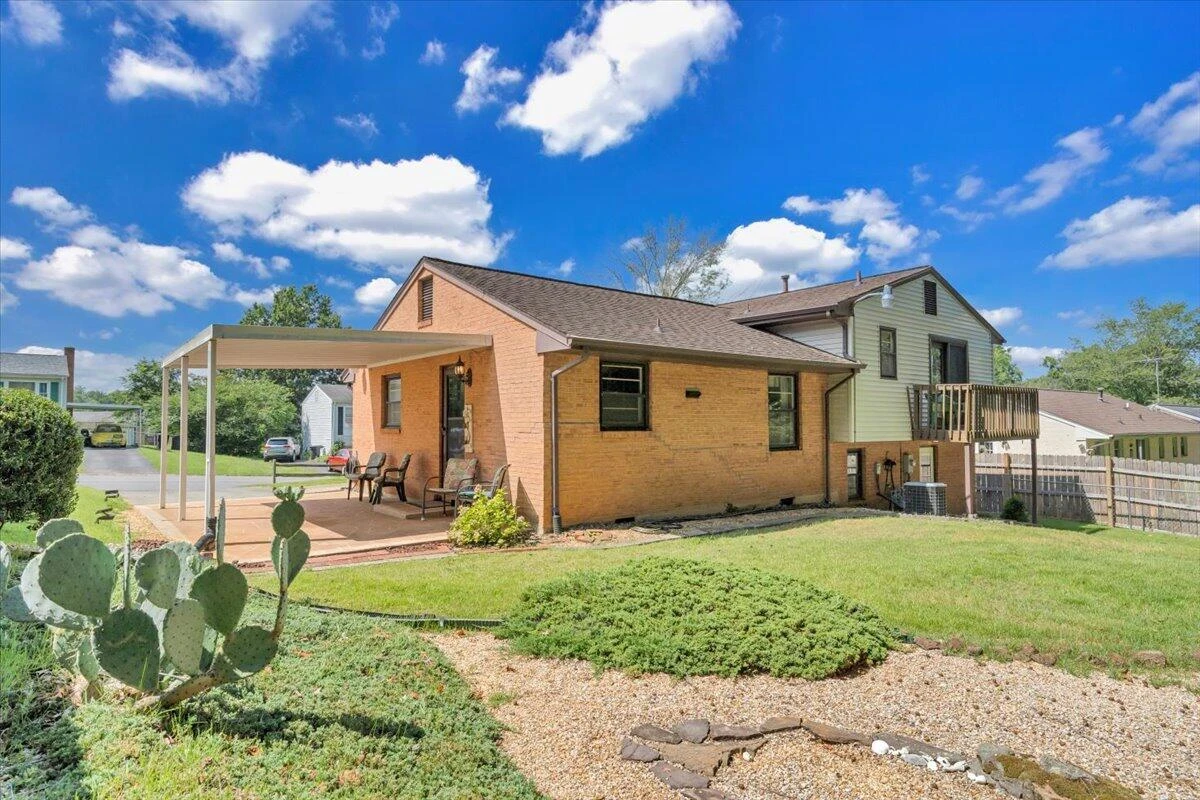 318 Clubhouse DR - Photo 38