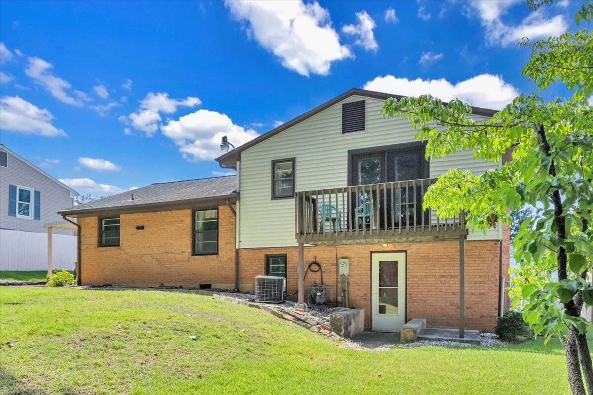 318 Clubhouse DR - Photo 4