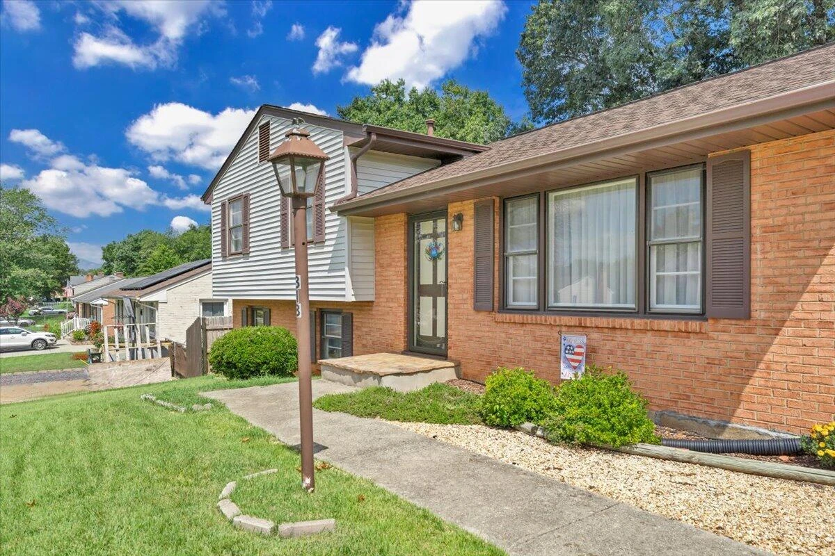 318 Clubhouse DR - Photo 6