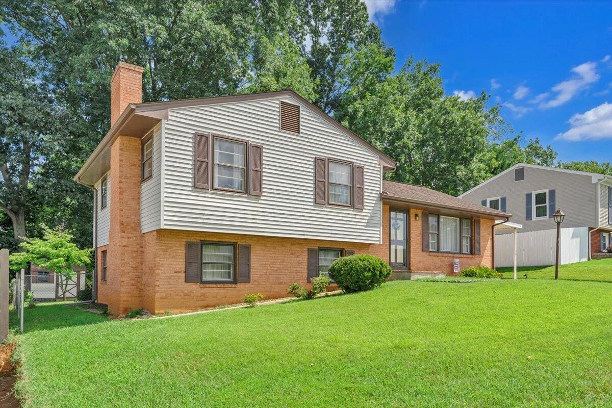 318 Clubhouse DR - Photo 7