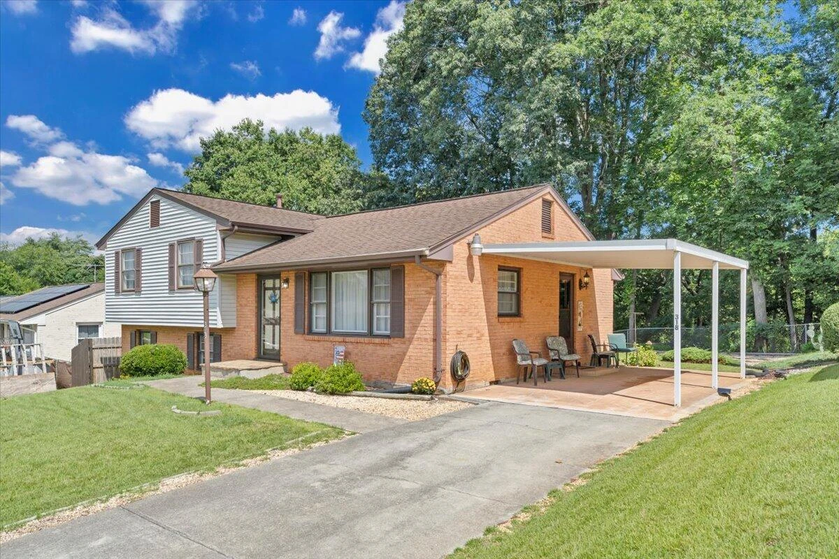 318 Clubhouse DR - Photo 8