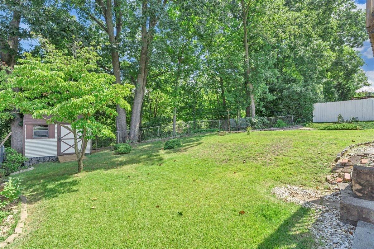 318 Clubhouse DR - Photo 9