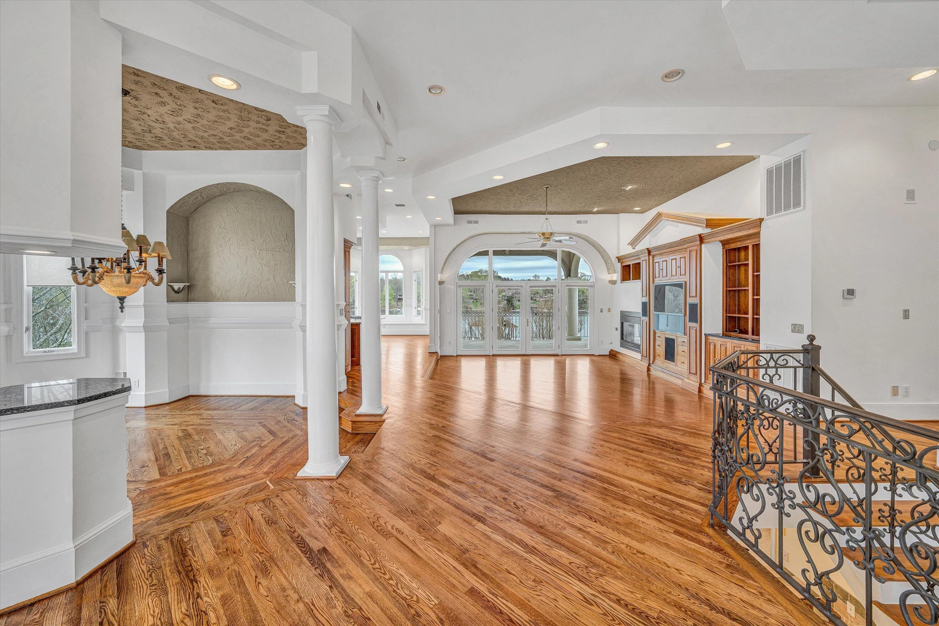 720 Boardwalk DR - Photo 16