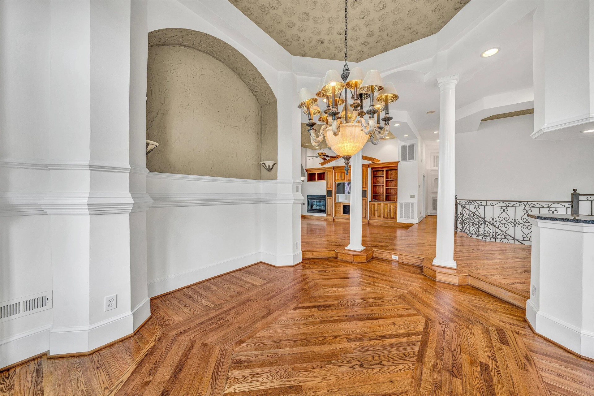720 Boardwalk DR - Photo 17