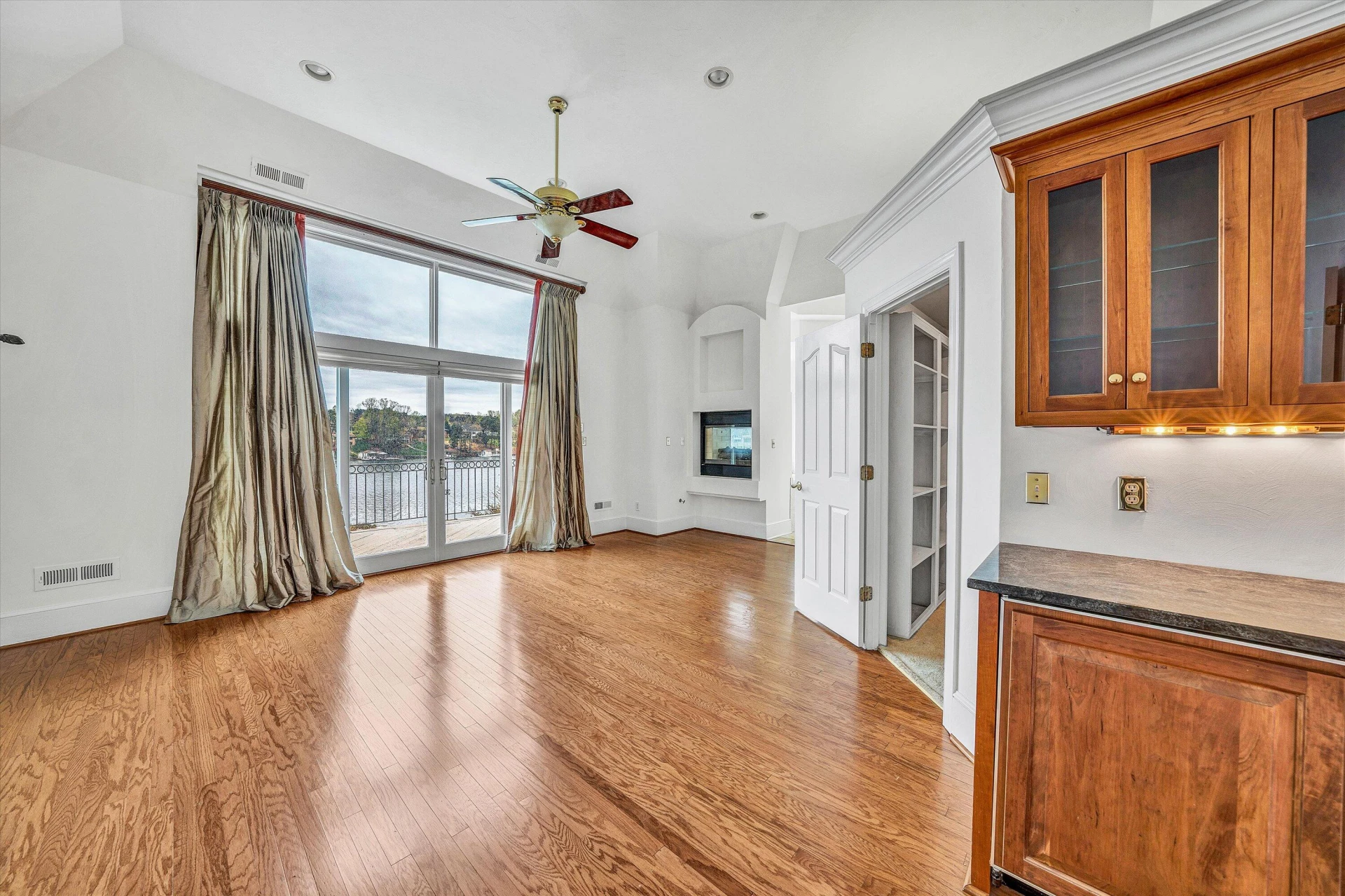 720 Boardwalk DR - Photo 24