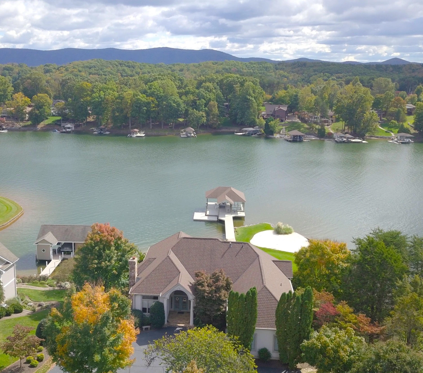 720 Boardwalk DR - Photo 5