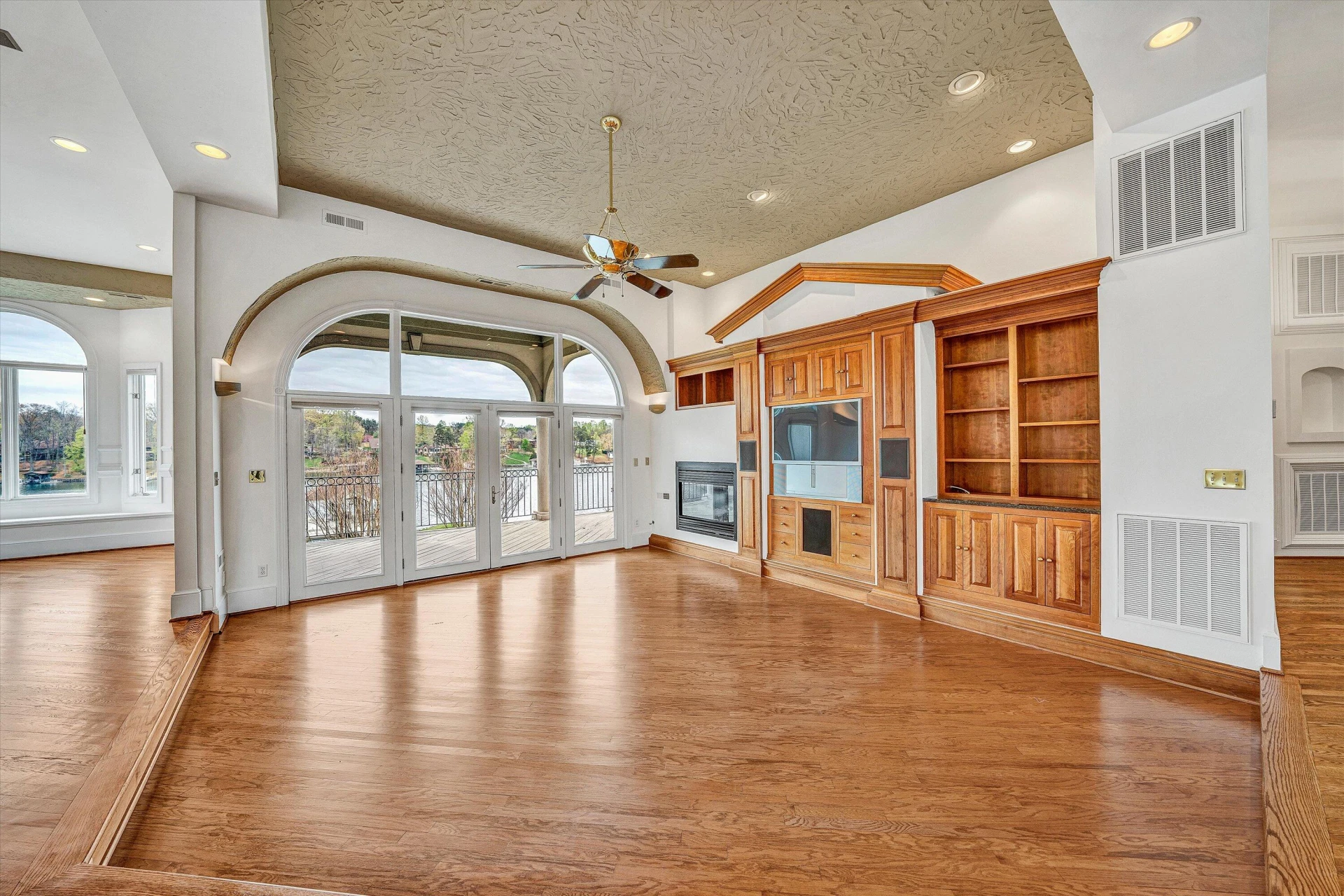 720 Boardwalk DR - Photo 9