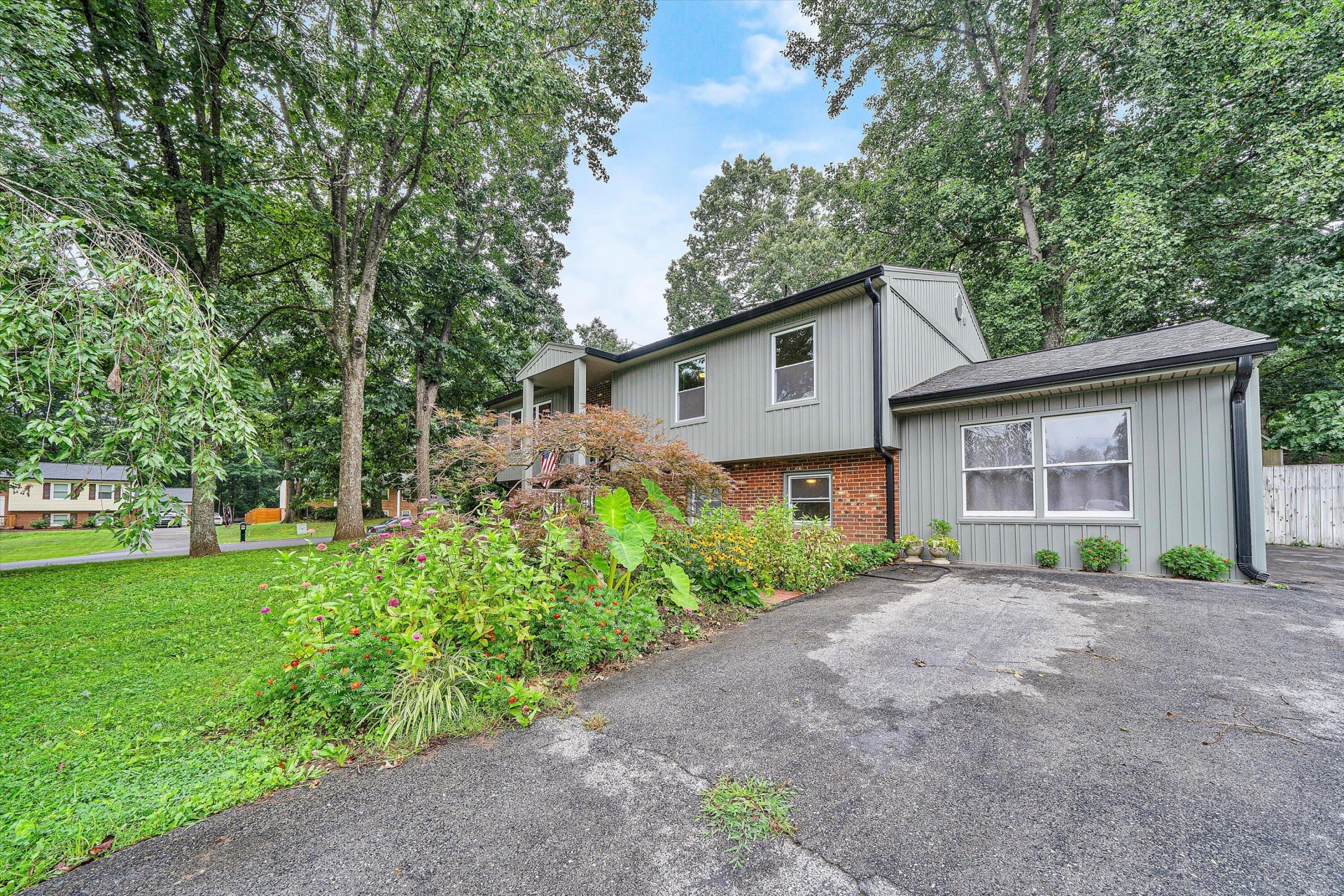 17 Cedarbrook LN - Photo 2