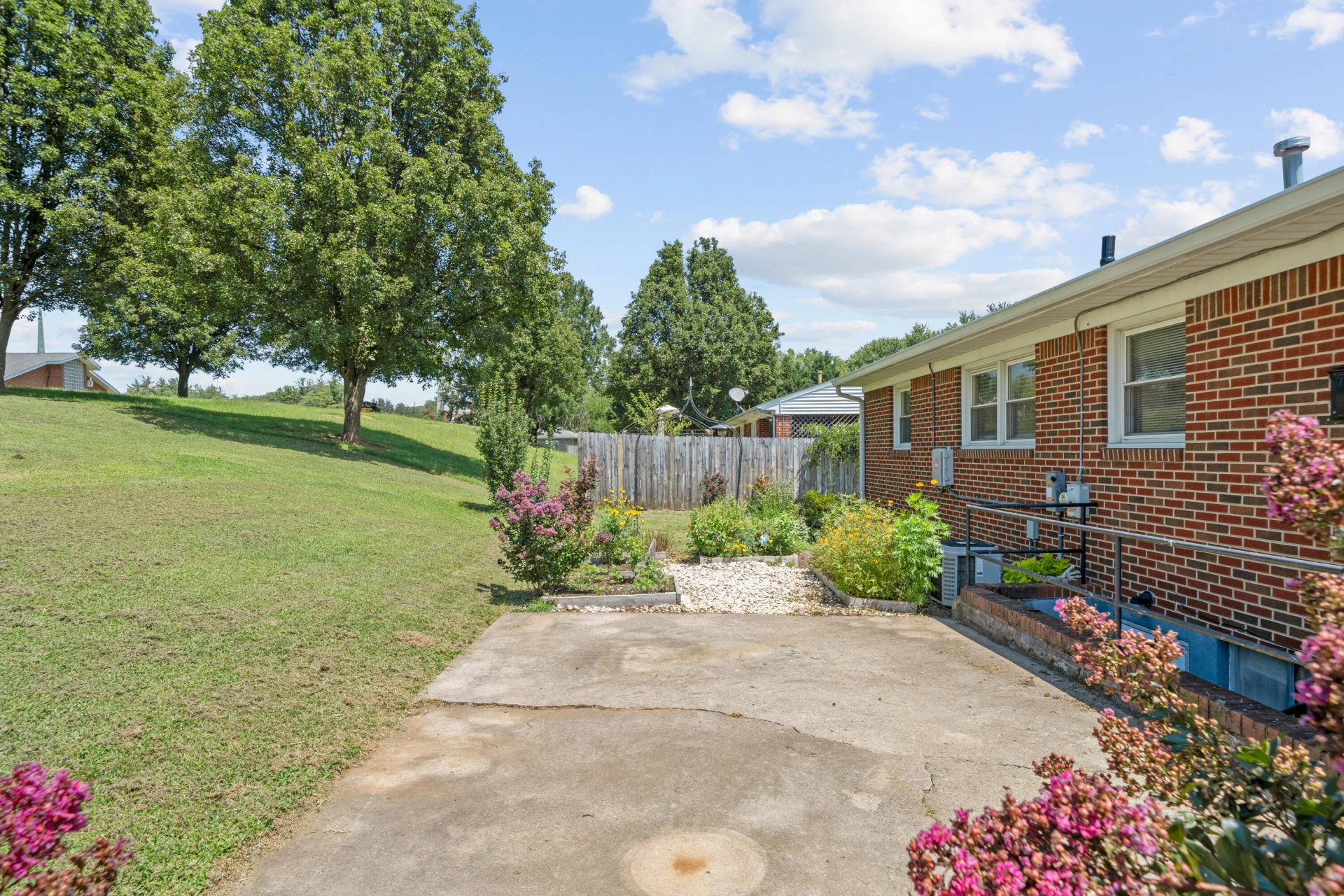 2812 Arrington DR NE - Photo 18