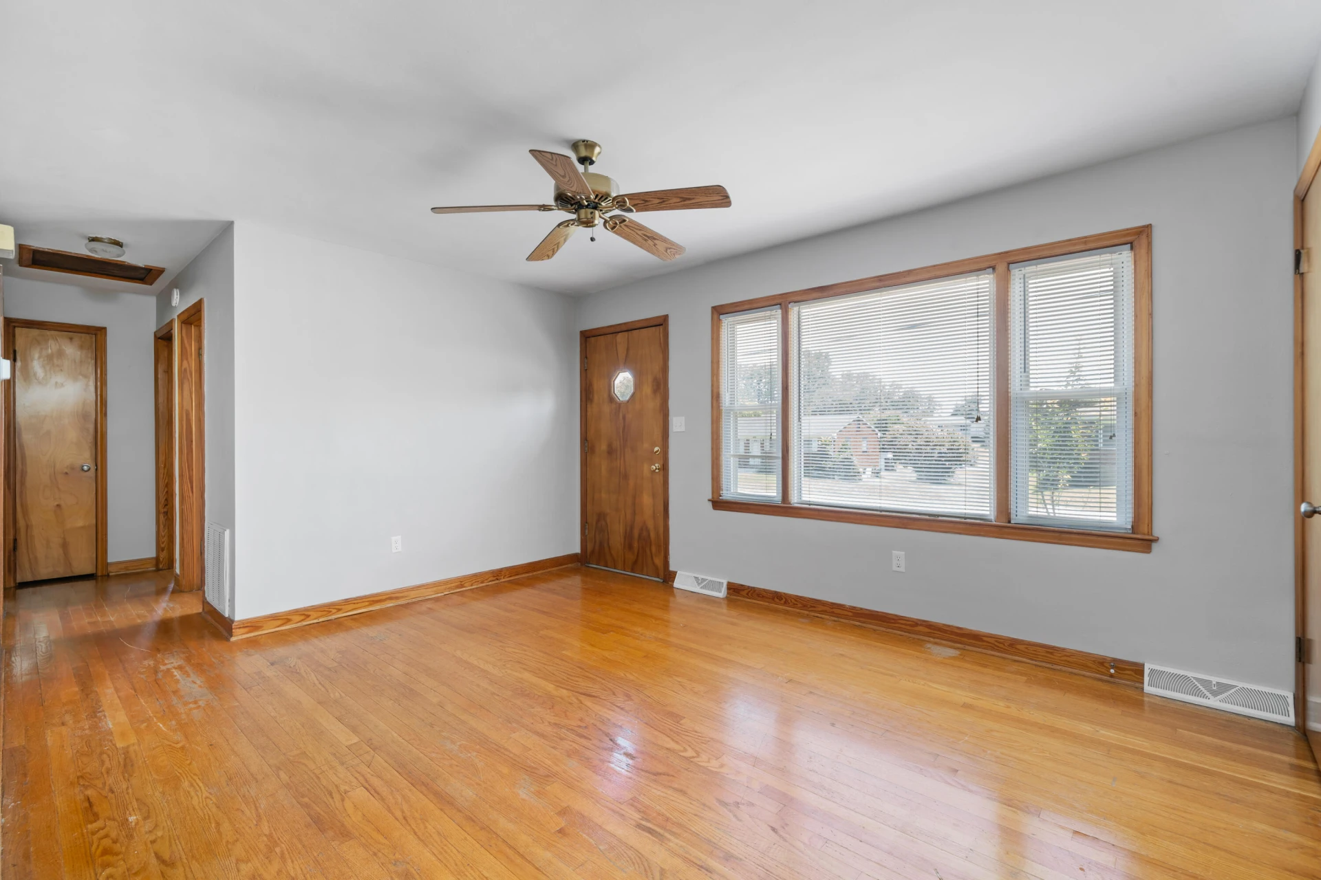 2812 Arrington DR NE - Photo 2