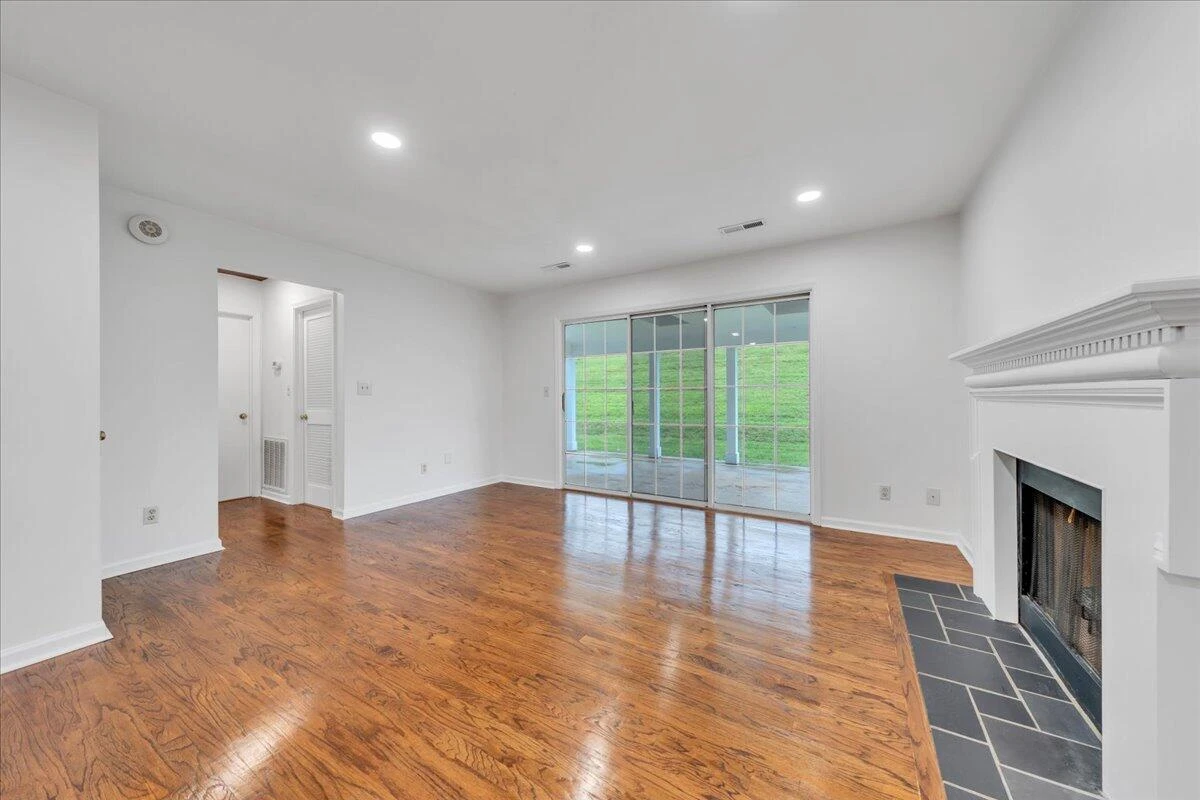 3221 Winterberry DR - Photo 12