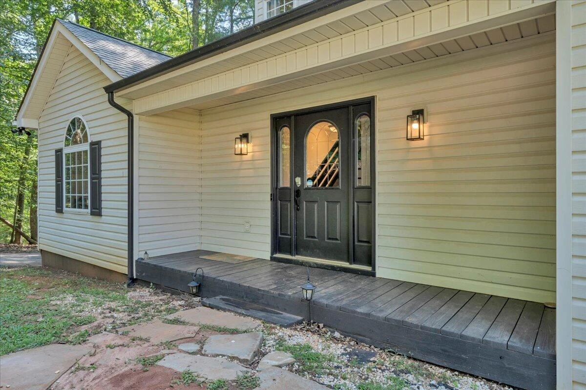 709 Forest Lawn DR - Photo 2