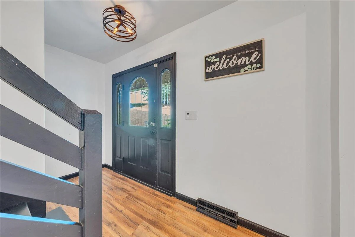 709 Forest Lawn DR - Photo 3