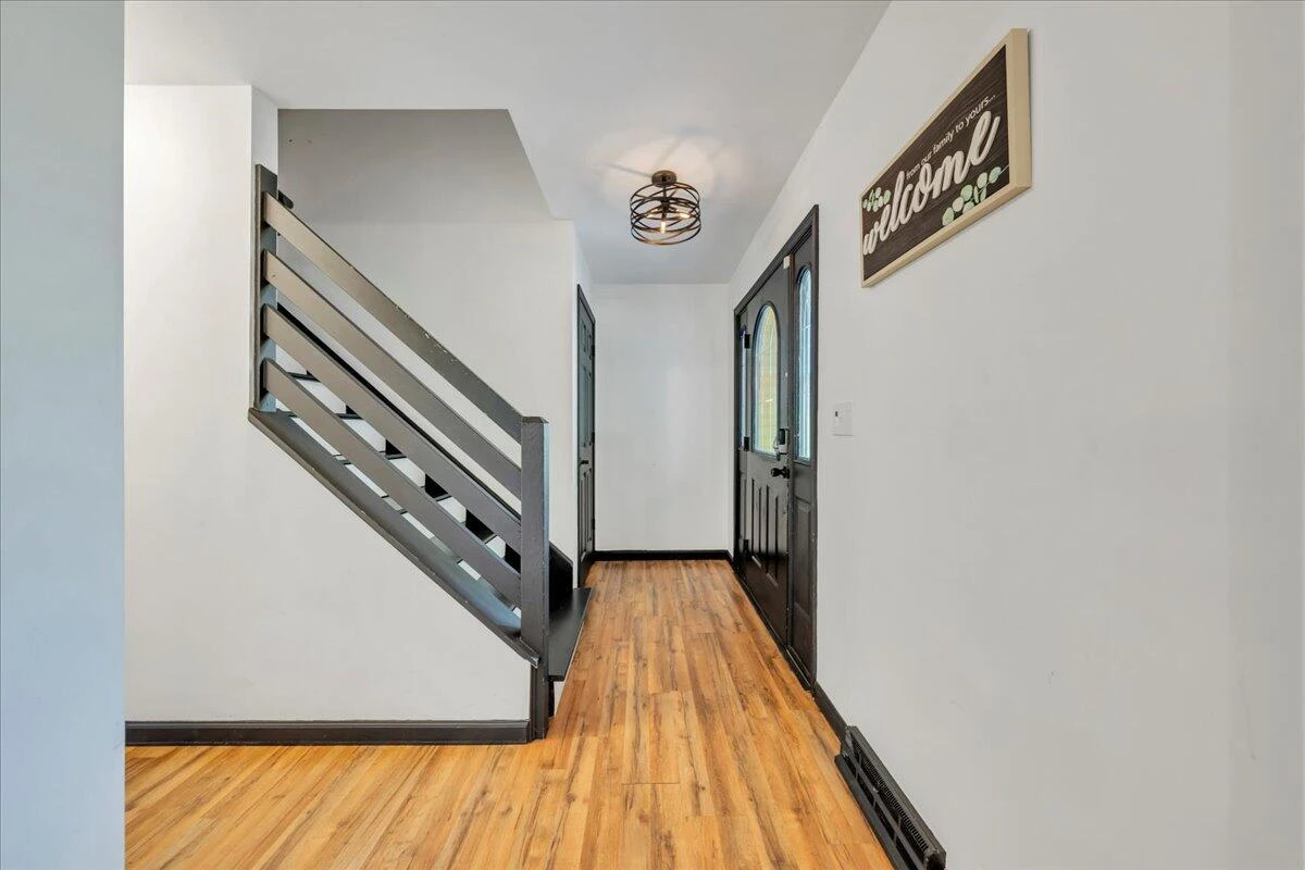 709 Forest Lawn DR - Photo 4