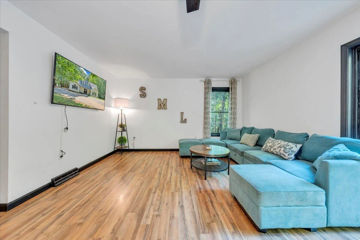 709 Forest Lawn DR - Photo 5