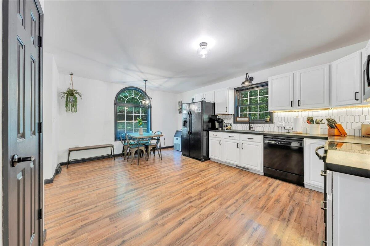 709 Forest Lawn DR - Photo 10