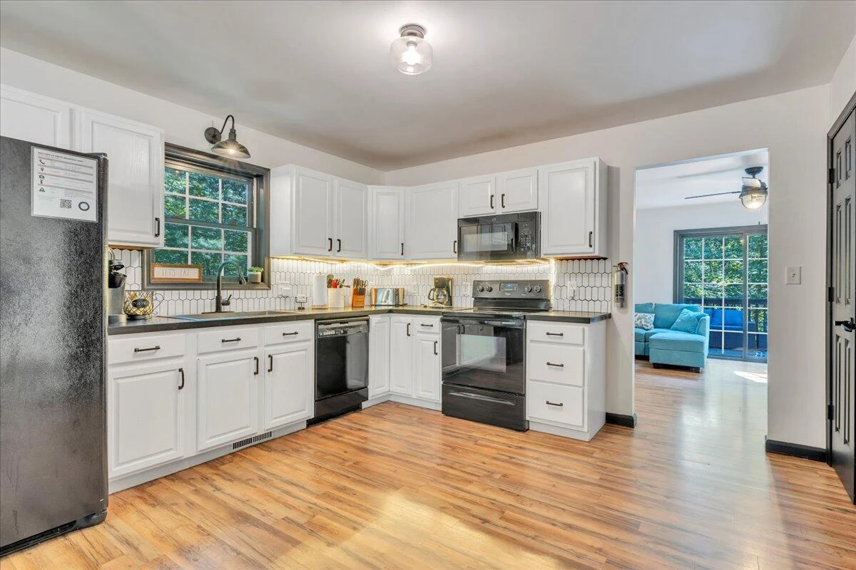 709 Forest Lawn DR - Photo 11