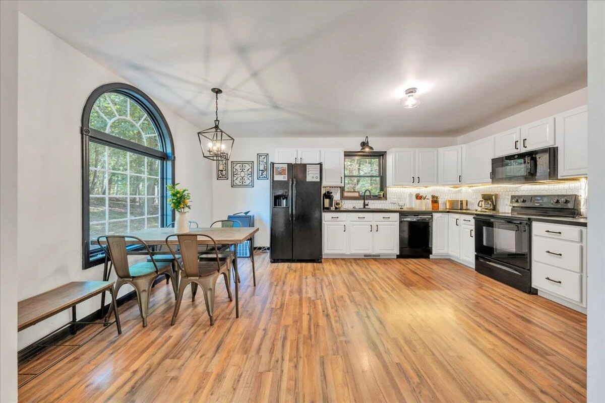 709 Forest Lawn DR - Photo 12