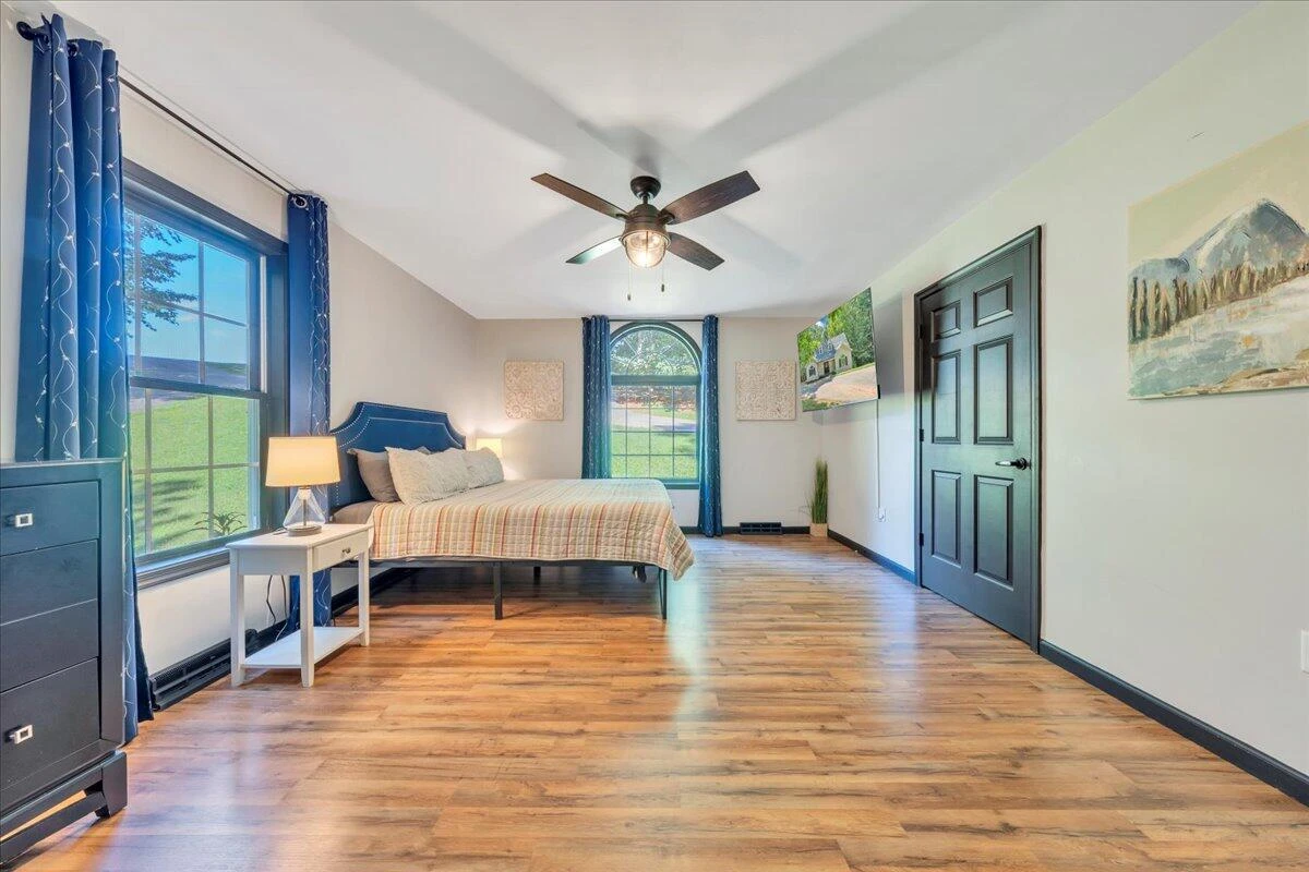 709 Forest Lawn DR - Photo 15