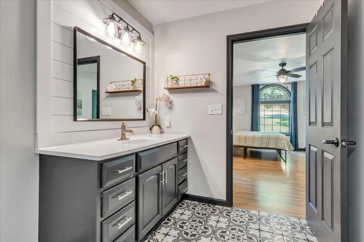 709 Forest Lawn DR - Photo 16