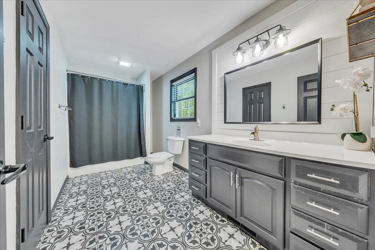 709 Forest Lawn DR - Photo 17