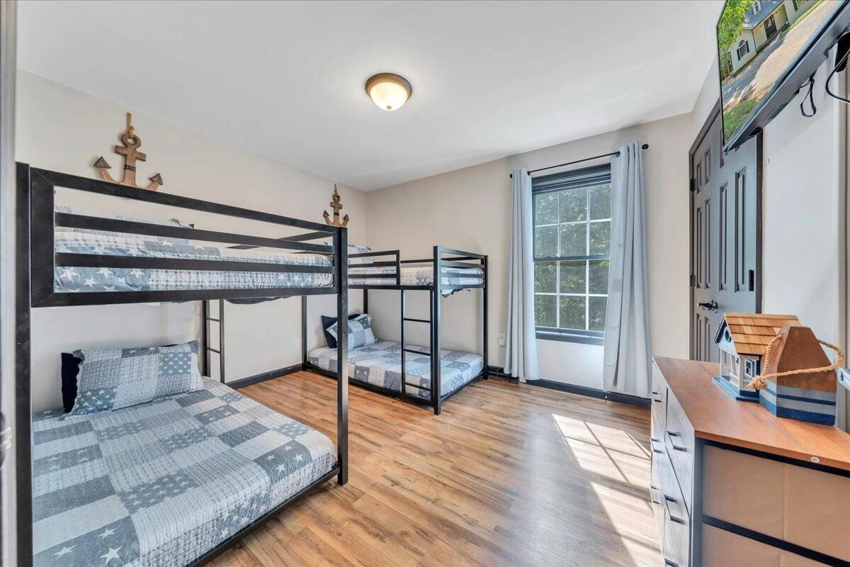 709 Forest Lawn DR - Photo 18