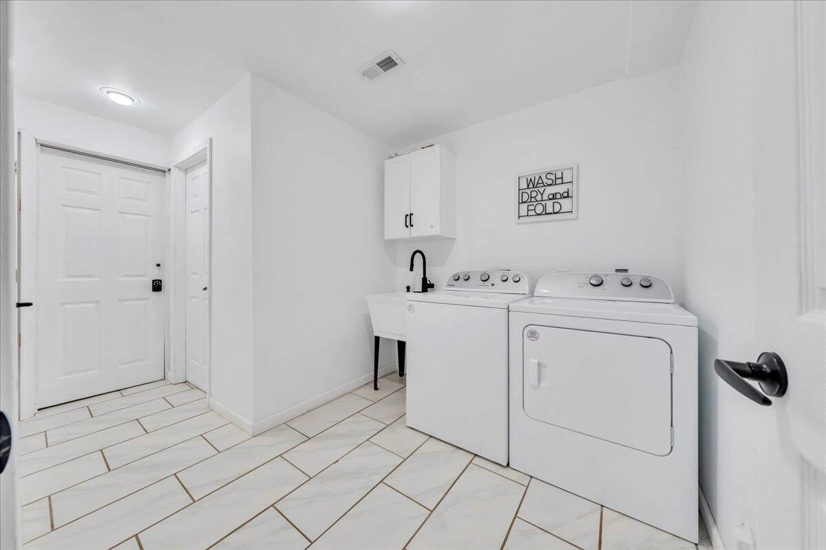 709 Forest Lawn DR - Photo 31