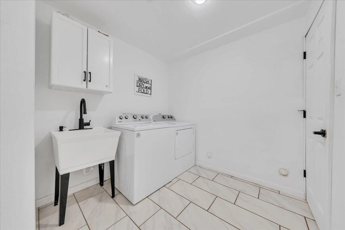 709 Forest Lawn DR - Photo 32