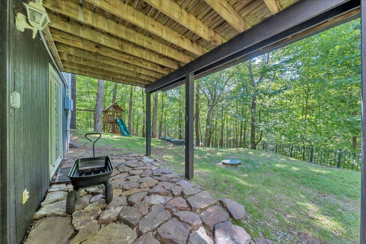 709 Forest Lawn DR - Photo 35