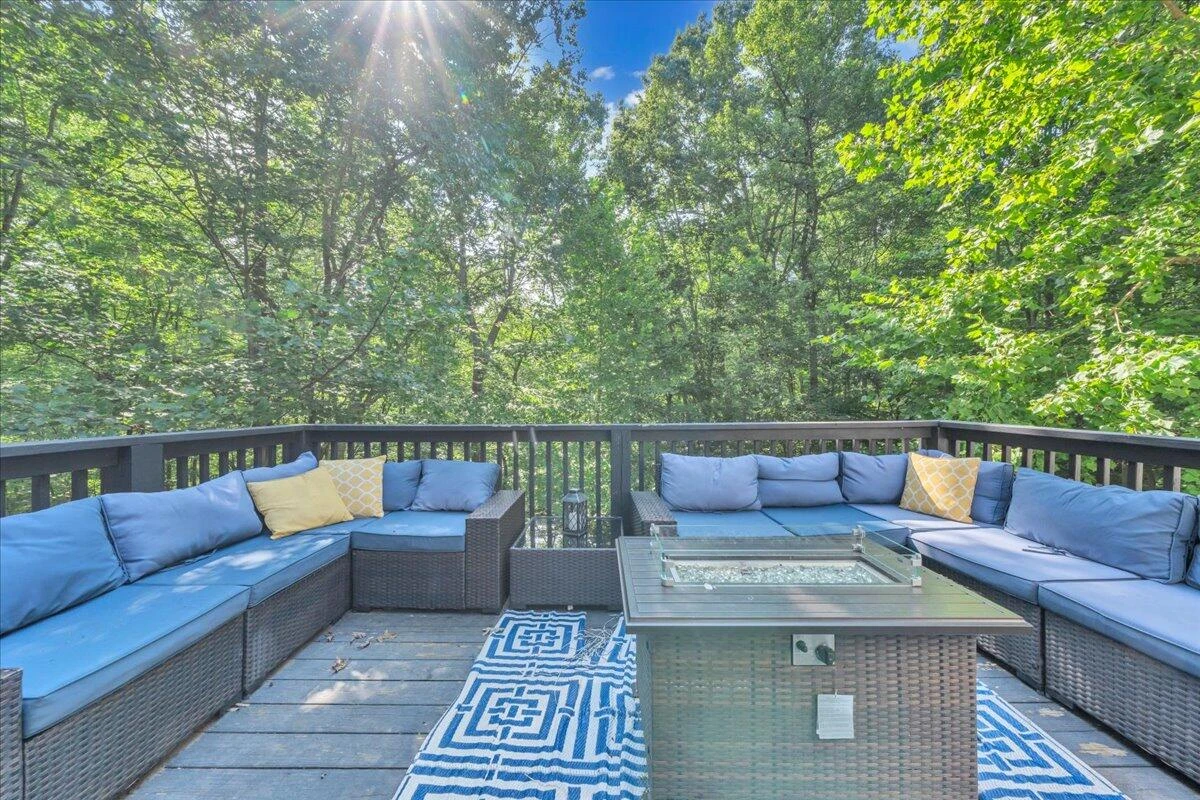 709 Forest Lawn DR - Photo 37