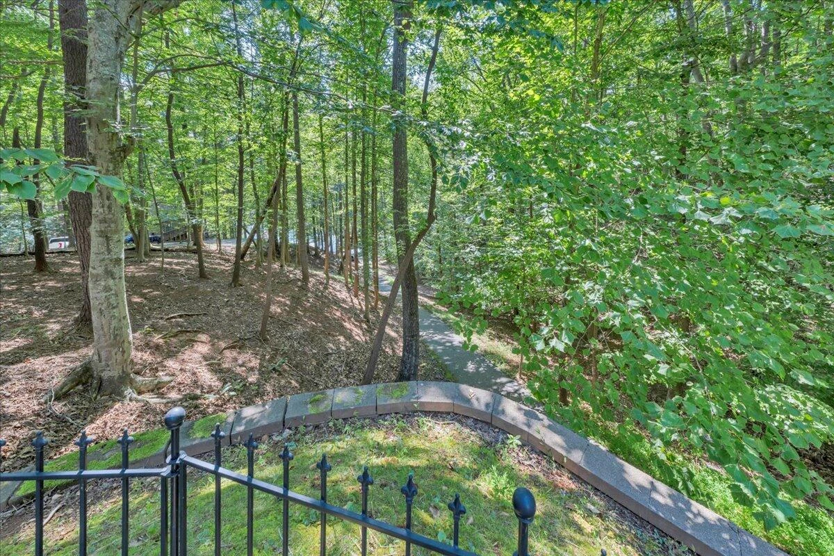 709 Forest Lawn DR - Photo 41