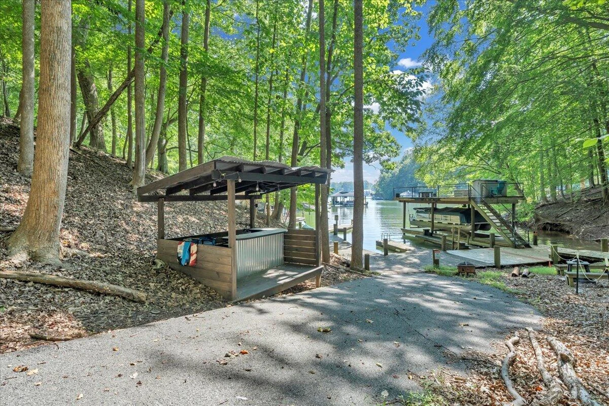 709 Forest Lawn DR - Photo 44