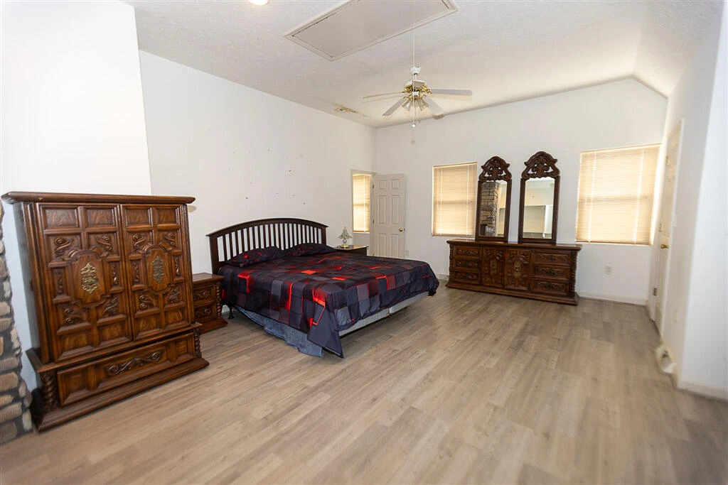 2810 Glenwood DR - Photo 4