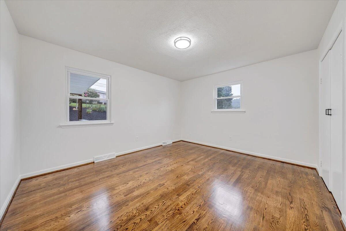 829 Pyrtle DR - Photo 15