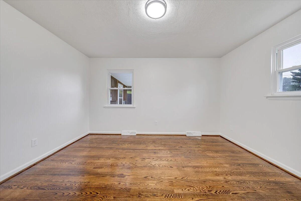 829 Pyrtle DR - Photo 16