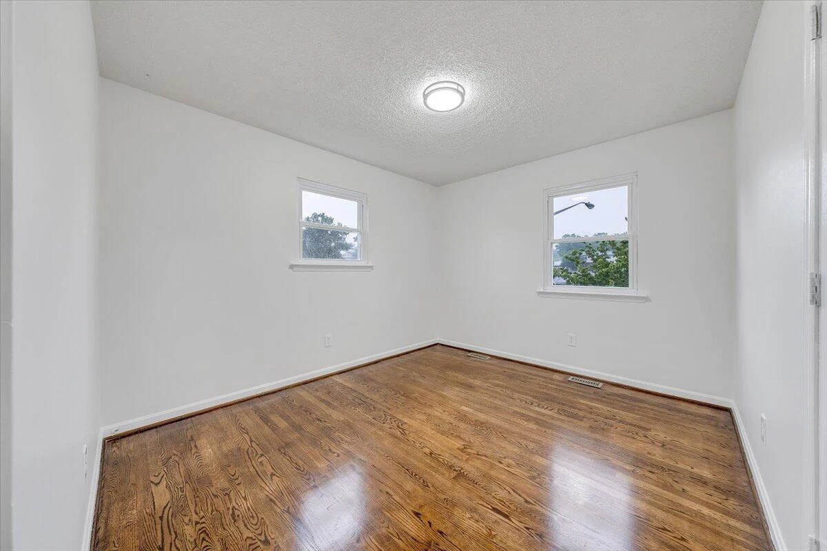 829 Pyrtle DR - Photo 17