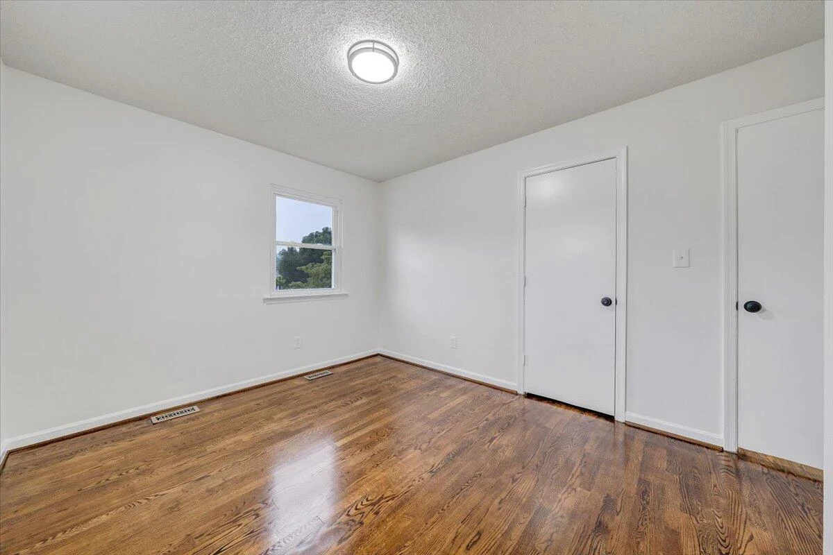 829 Pyrtle DR - Photo 18