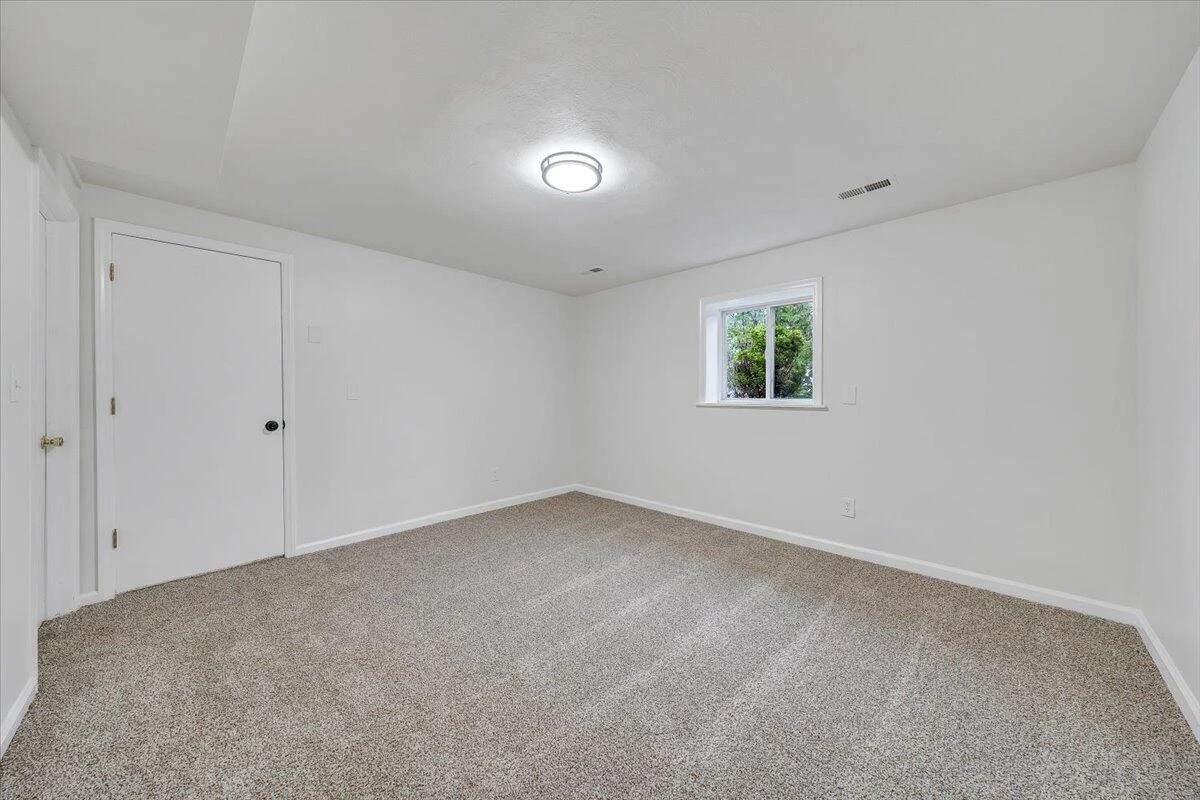 829 Pyrtle DR - Photo 28