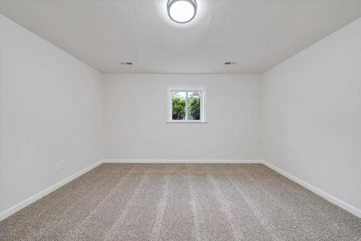 829 Pyrtle DR - Photo 29