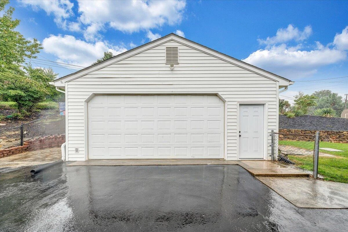 829 Pyrtle DR - Photo 32