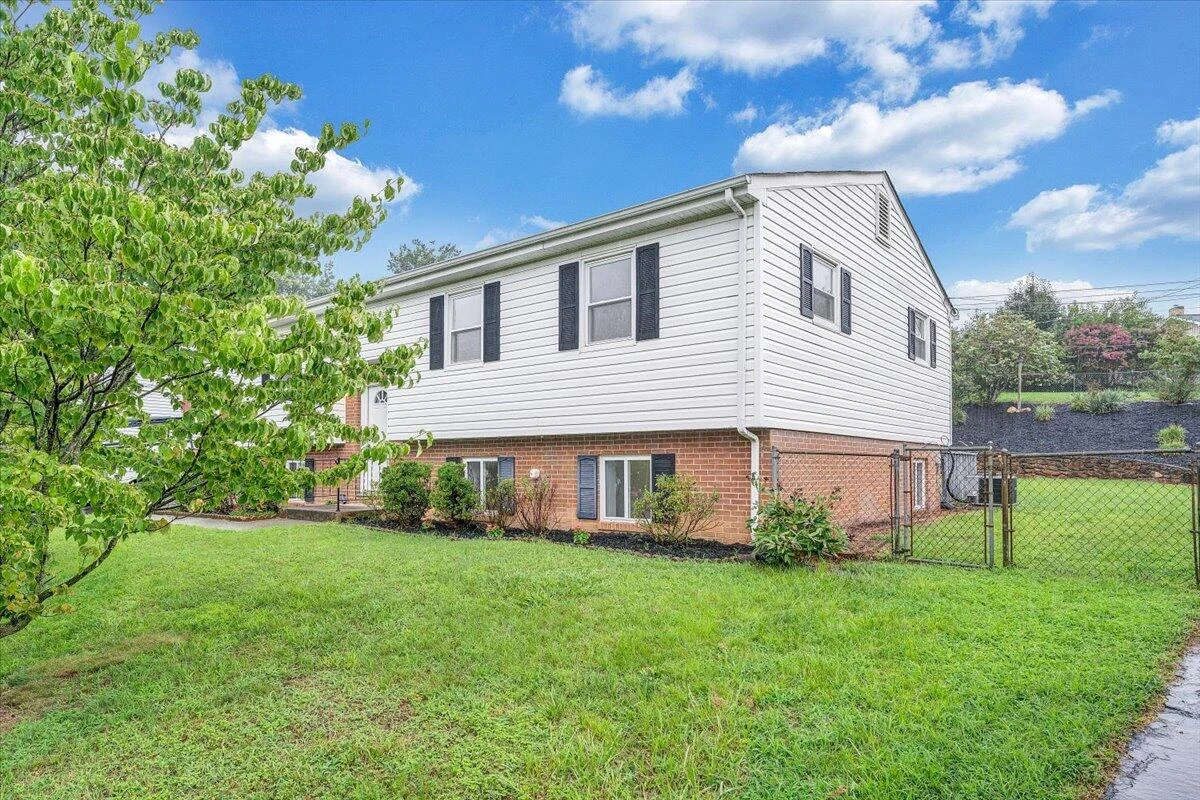 829 Pyrtle DR - Photo 35