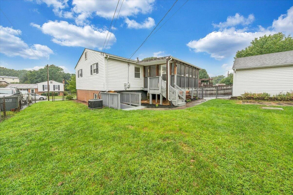 829 Pyrtle DR - Photo 36