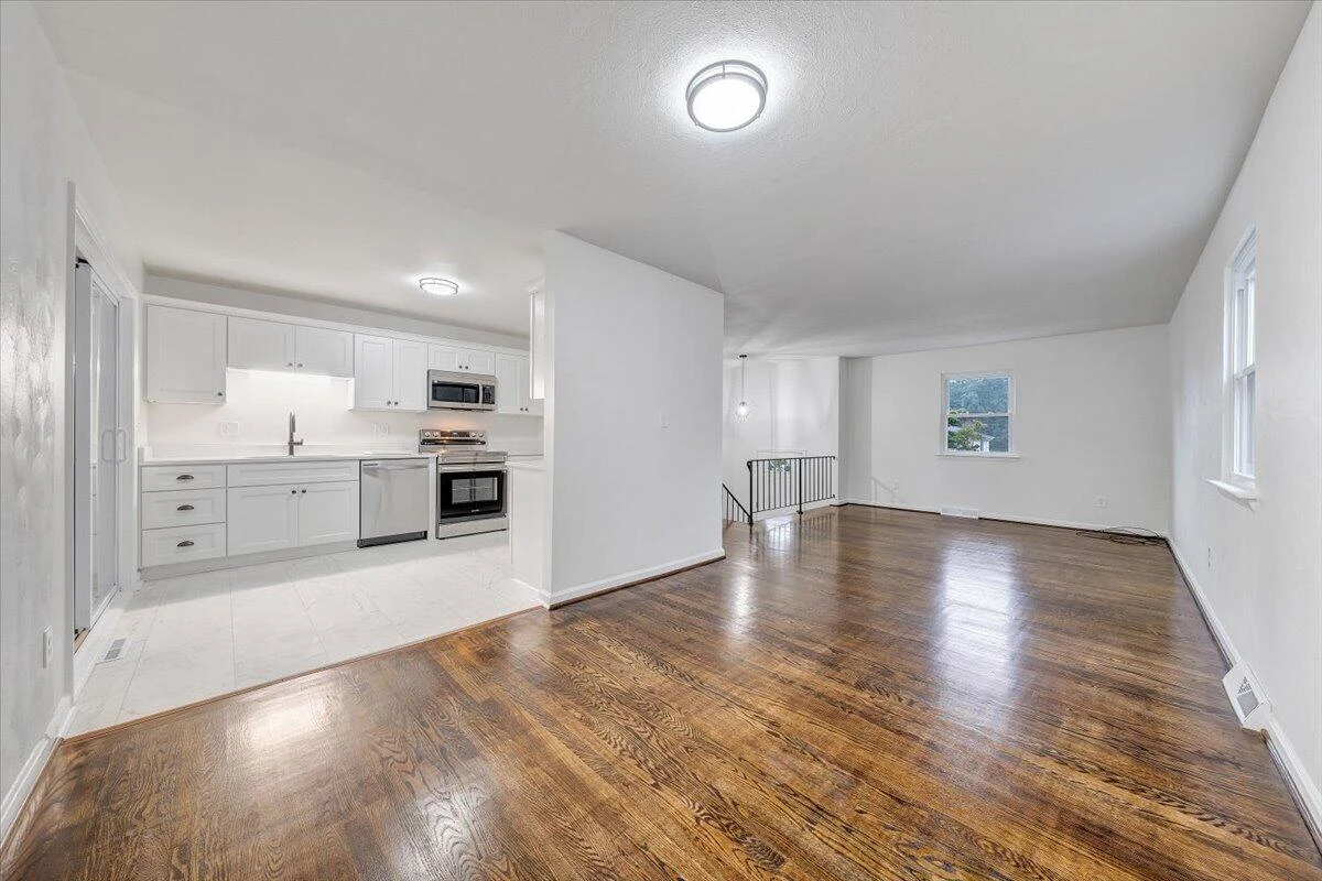 829 Pyrtle DR - Photo 8