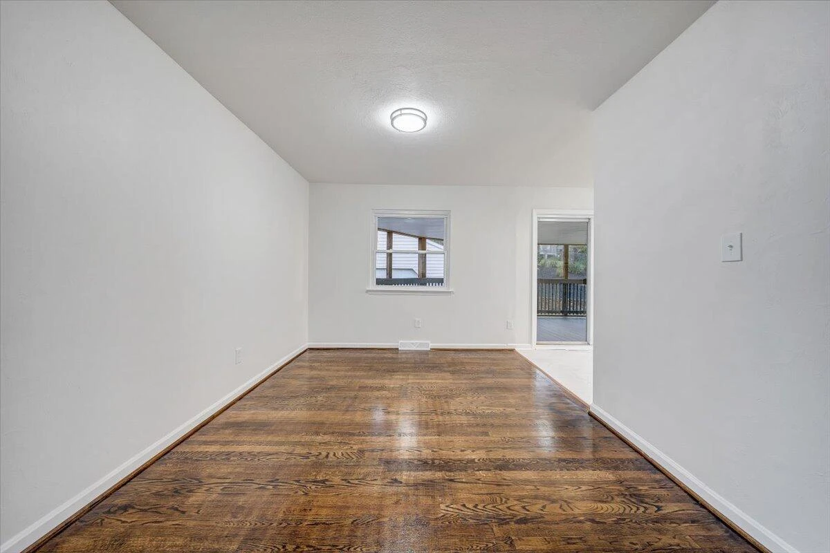 829 Pyrtle DR - Photo 10