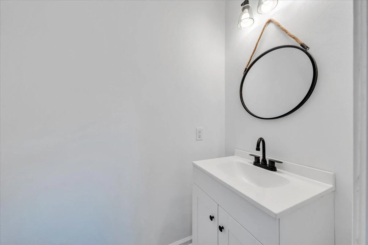 215 Harrison AVE NW - Photo 12